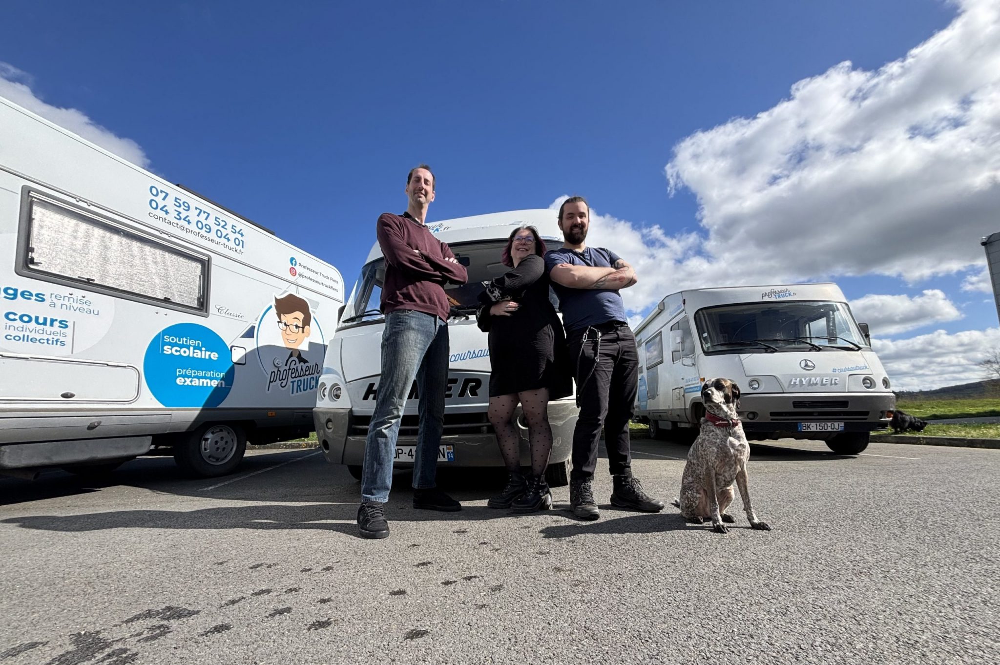 L’équipe Professeur Truck devant les salles de cours mobiles