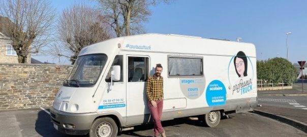 Tendanceouest – Saint-Lô. Ce professeur propose des cours de soutien dans un camping-car